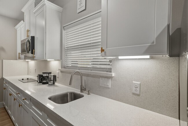 Building Photo - 3539 Mt Pleasant St