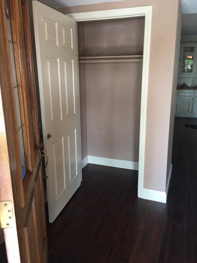 Building Photo - 2000 Karen St