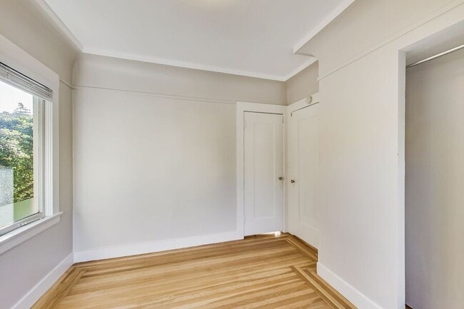 Building Photo - 508 Valle Vista Ave
