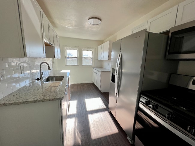 Building Photo - Updated Single Family Home!