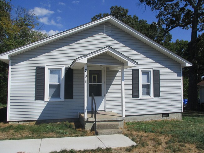 Primary Photo - 2 BR in Thomasville!