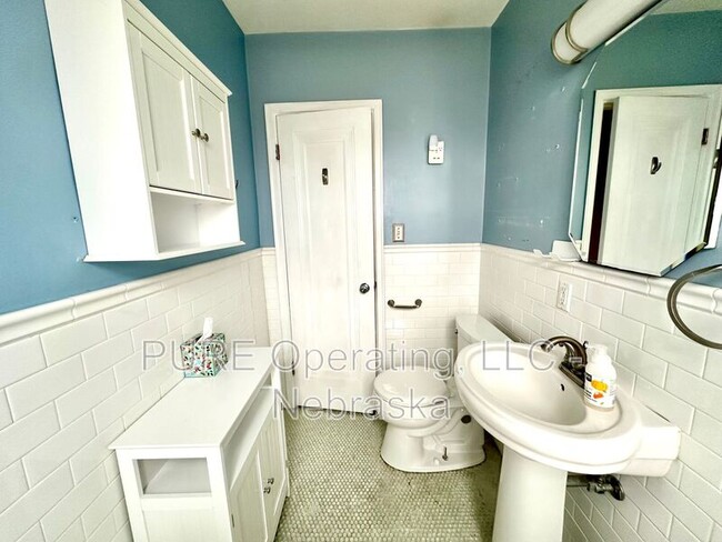 Building Photo - 5120 Franklin St