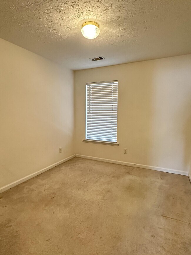 Building Photo - 3823 Grovemont Pl