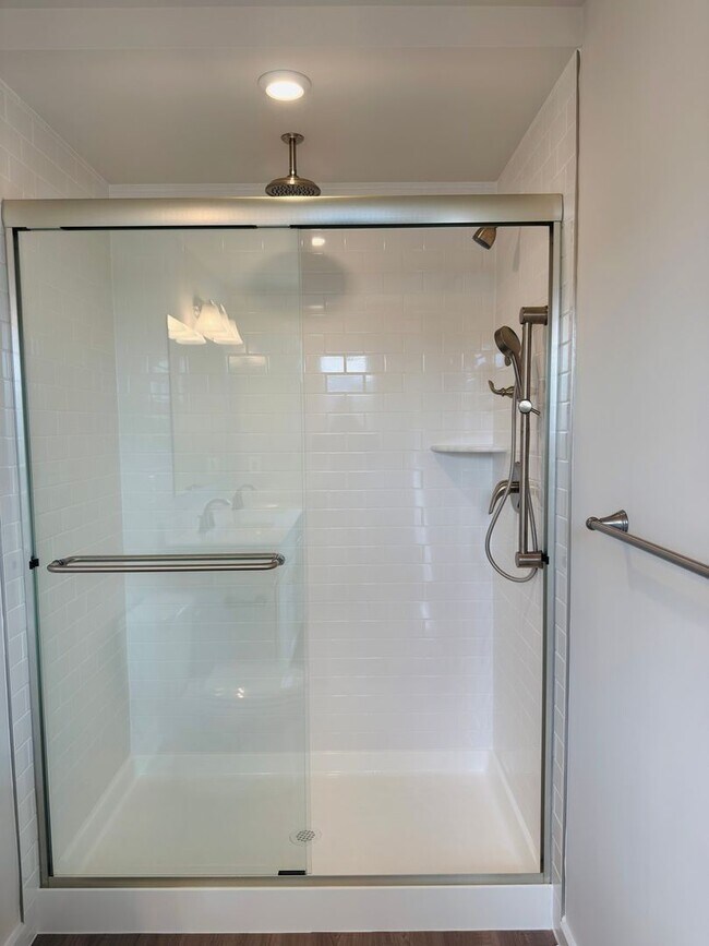 Building Photo - Brand New 4 Bed 3.5 Bath End Unit Townhome in Inwood