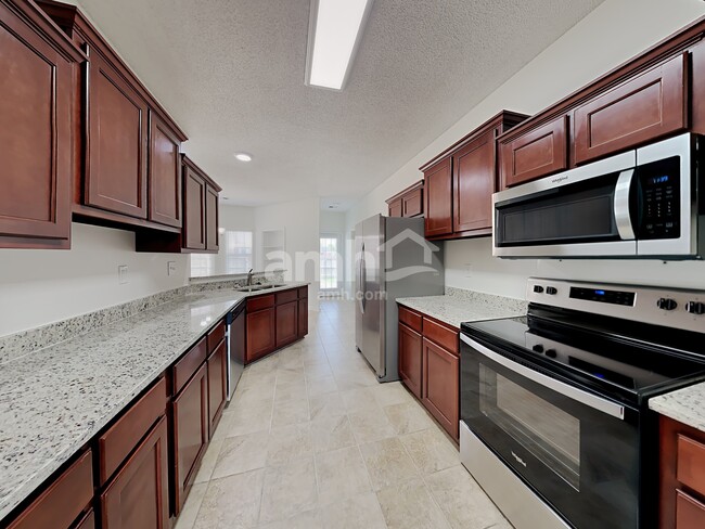 Building Photo - 5634 Broadway Dr W