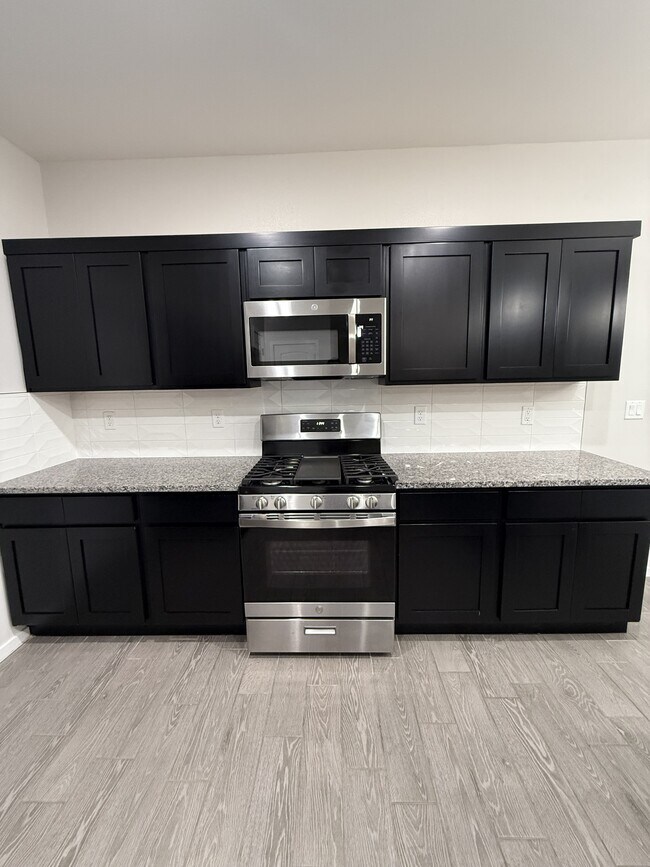 Building Photo - 1099 Sky River St