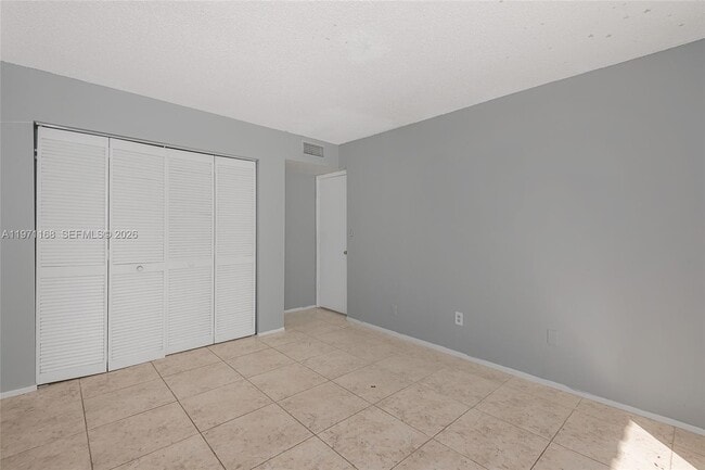 Building Photo - 20536 NE 6th Ct