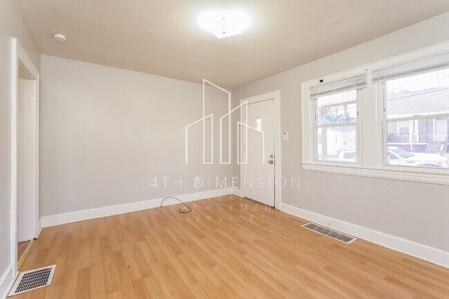 Building Photo - 2/1 Bath Home Near Downtown - Accepts Vouc...