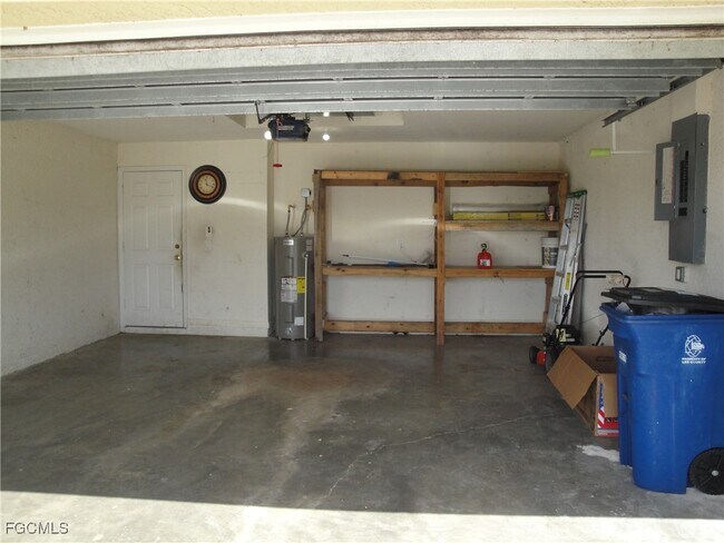 Building Photo - 1243 Damen St E