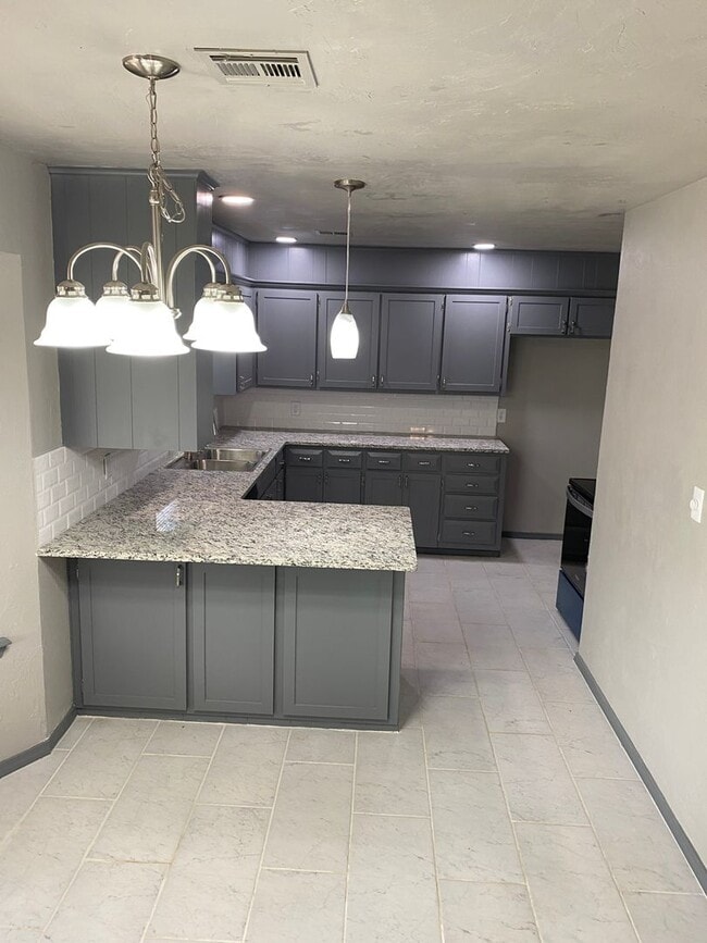 Building Photo - 10714 E 27th St S