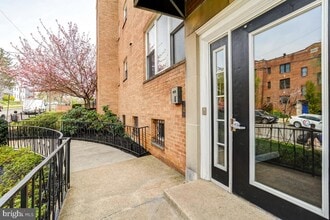 Building Photo - 401 Evarts St NE