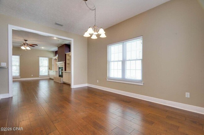 Building Photo - 4026 Oak Forest Dr