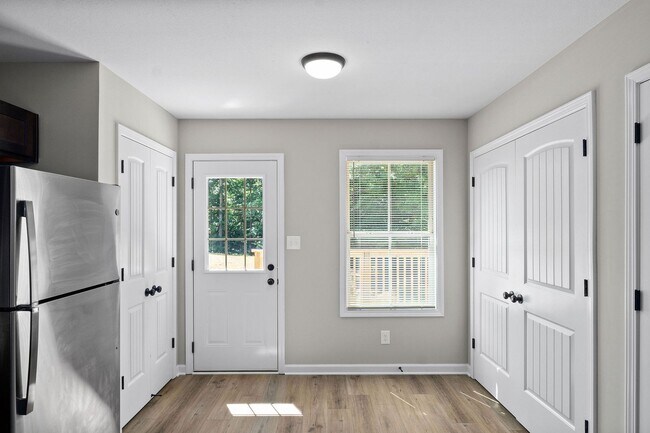 Building Photo - 299 Smithson Ln