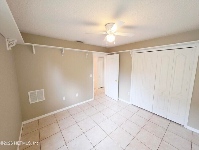 Building Photo - 38 Pebble Wood Ln
