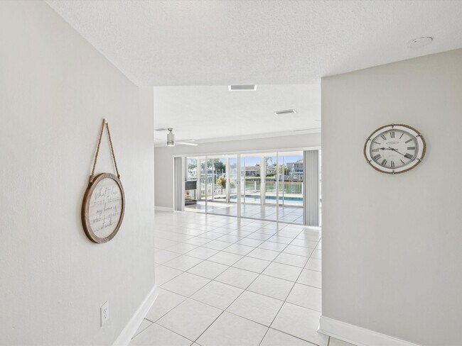 Building Photo - 441 Palm Island NE