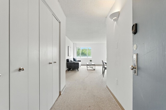Building Photo - 1711 Bellevue Ave