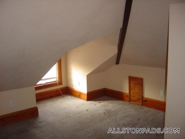 Building Photo - 36 Linden St