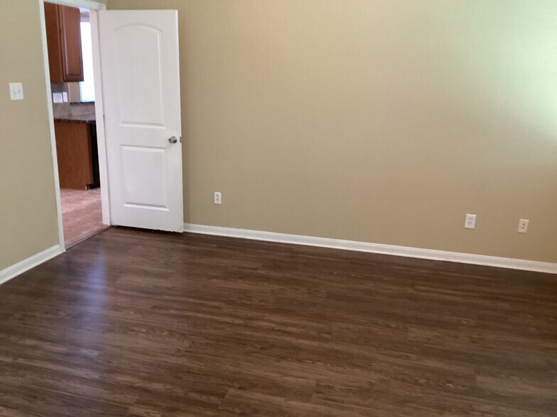 Building Photo - 26314 Longview Creek Dr