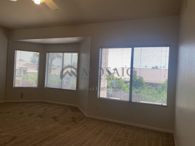 Building Photo - 5561 W Park Ave
