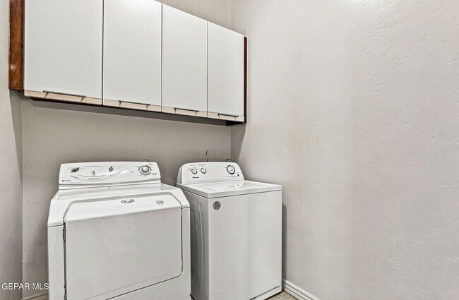 Building Photo - 3203 Red Orchard Dr