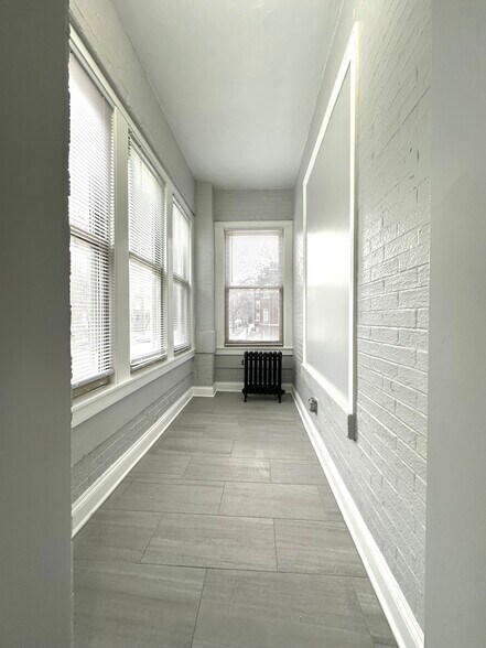 Building Photo - 1214 W Rosemont Ave