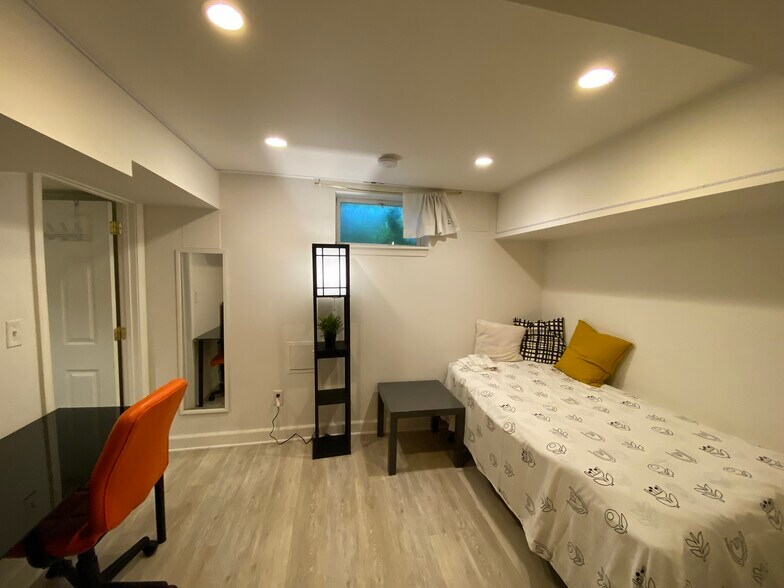 Room # 6 - 4427 Nebraska Ave NW