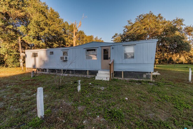 Building Photo - 2BR, 1BA Mobile Home with screened patio