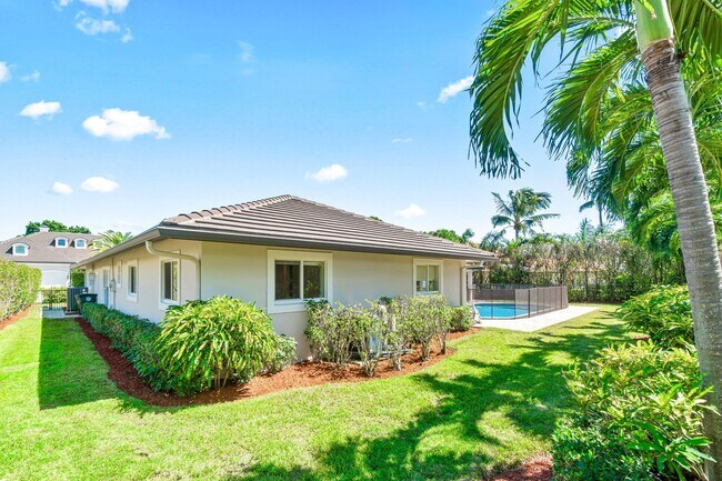Building Photo - 2367 Queen Palm Rd