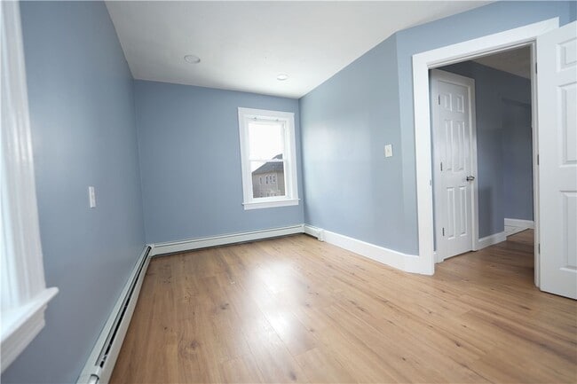 Building Photo - 167 Baxter St