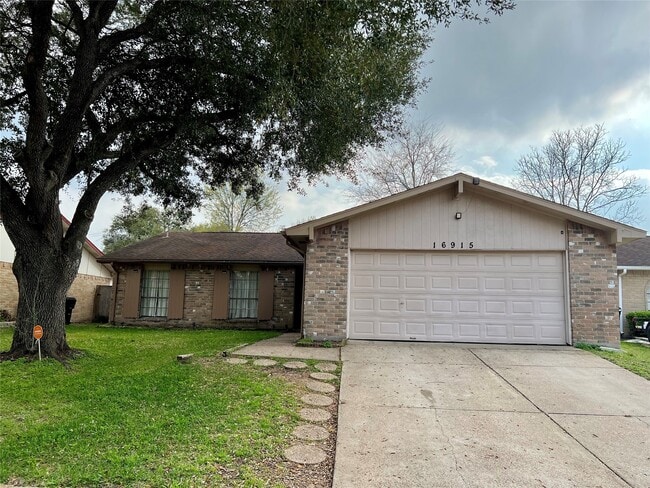 Building Photo - 16915 Grampin Dr