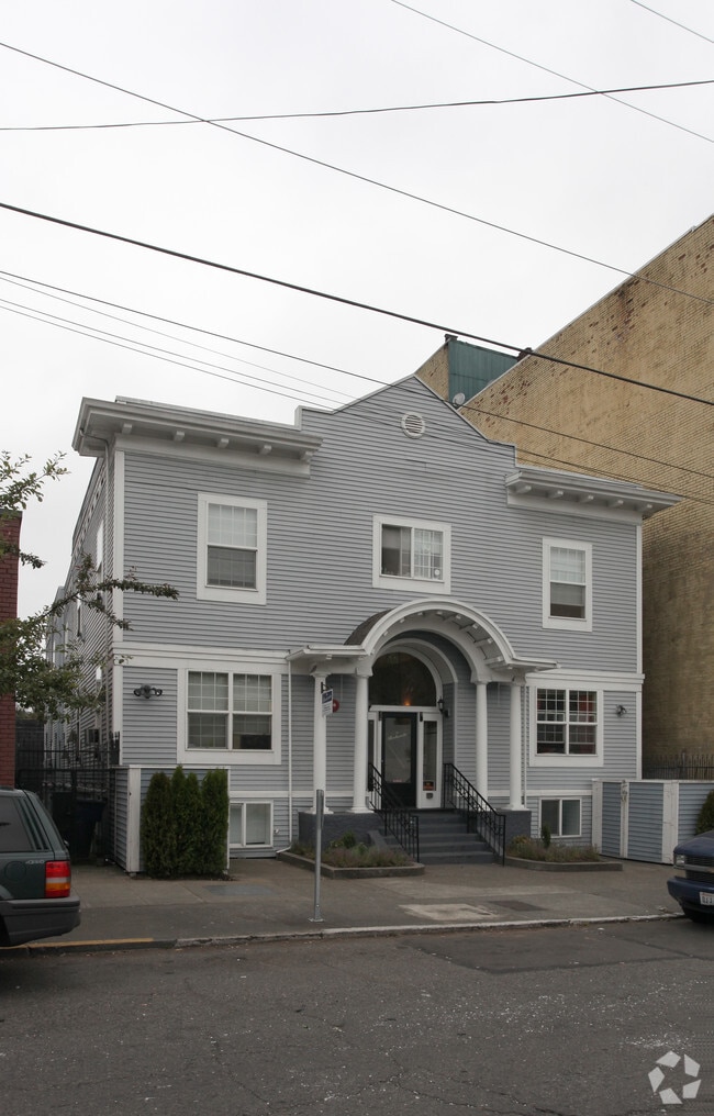 Building Photo - The Recherche