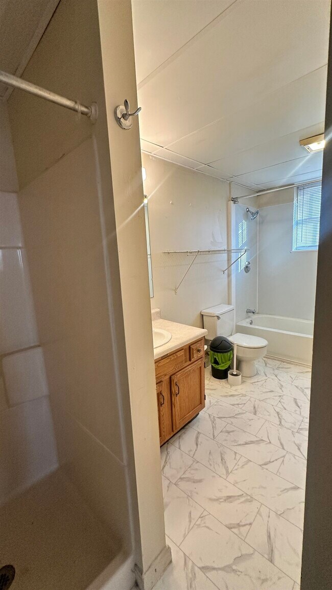 Building Photo - 324 Main St