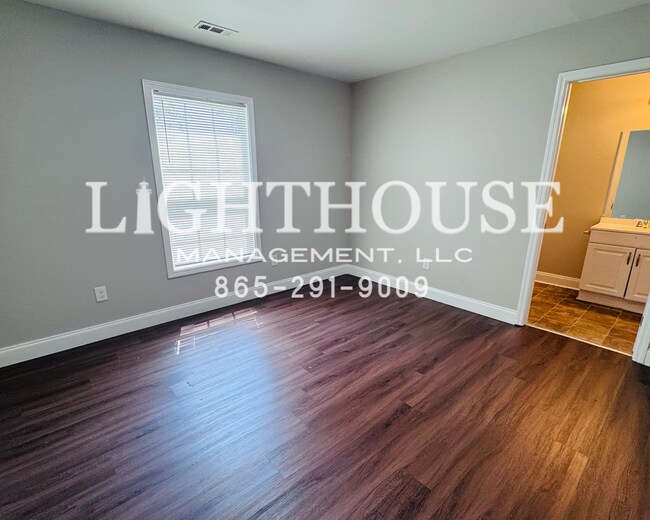 Building Photo - 5118 Woodglen Dr NW