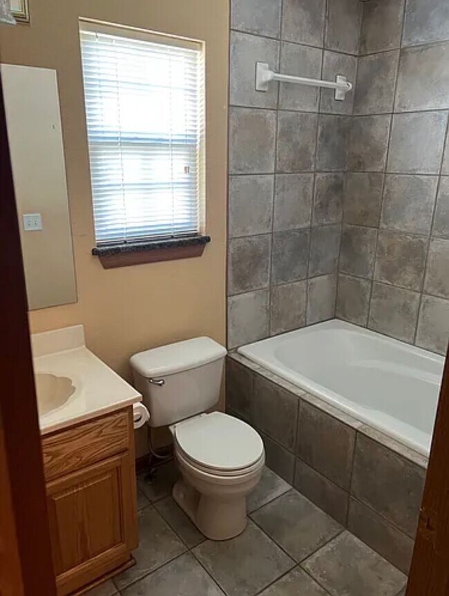 Building Photo - 1909-1911 Powhatan Court