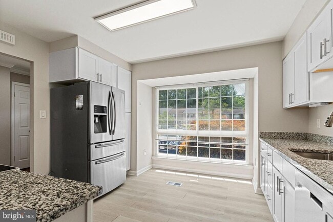 Building Photo - 6632 Green Ash Dr