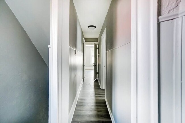 Building Photo - Updated 3 Bed 1 Bath in Price Hill!