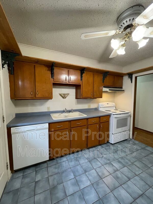 Building Photo - 2505 S Quebec Ave