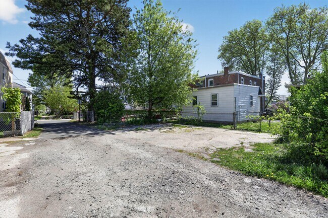 Building Photo - 47 E Madison Ave