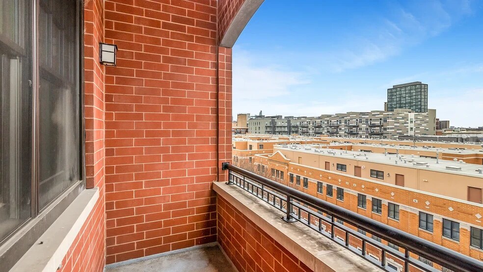 Building Photo - 35 S Racine Ave
