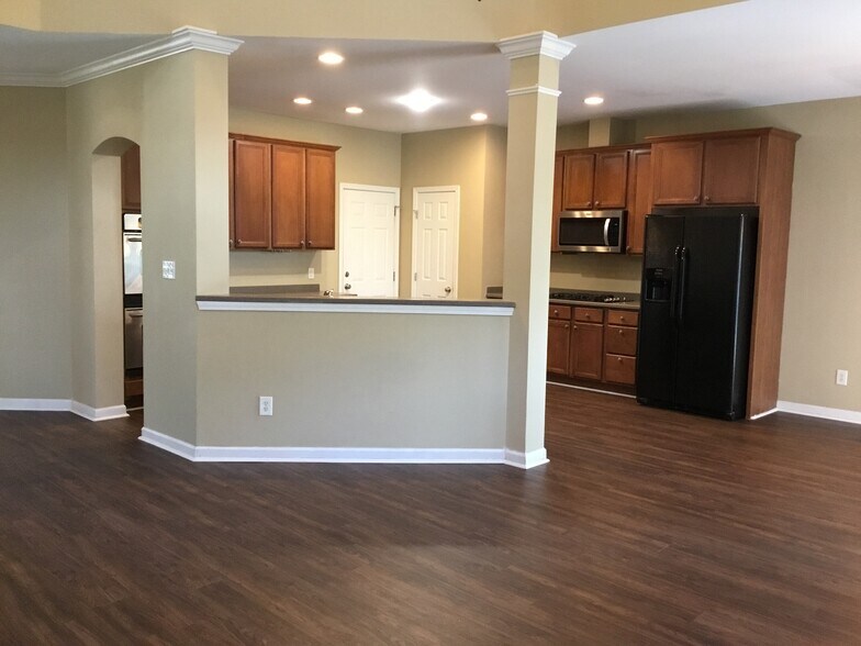 Building Photo - 636 Long Melford Dr