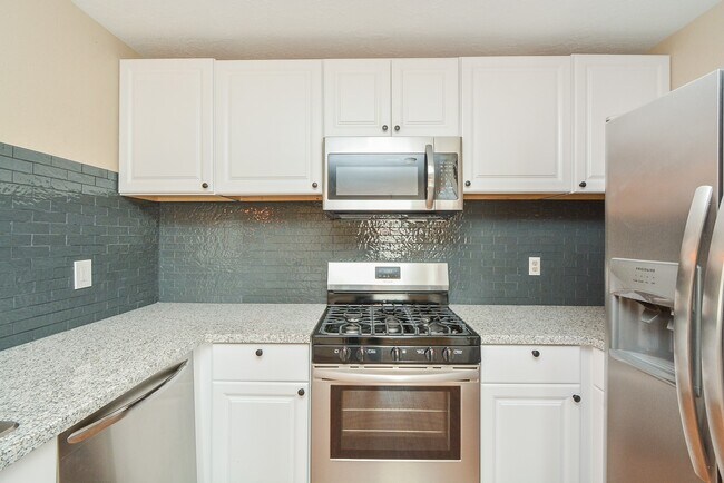 Building Photo - 22811 Market Square Ln