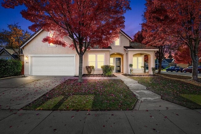 Building Photo - Gorgeous Roseville 4 Bedroom