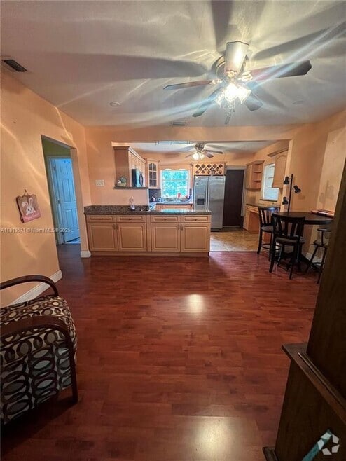 Building Photo - 110 SW 64th Ct