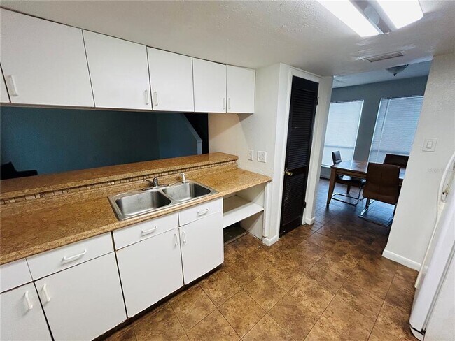 Building Photo - 3908 Crayrich Cir