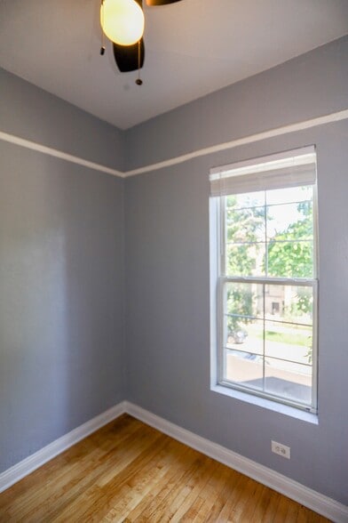 Building Photo - 3525 W Dickens Ave