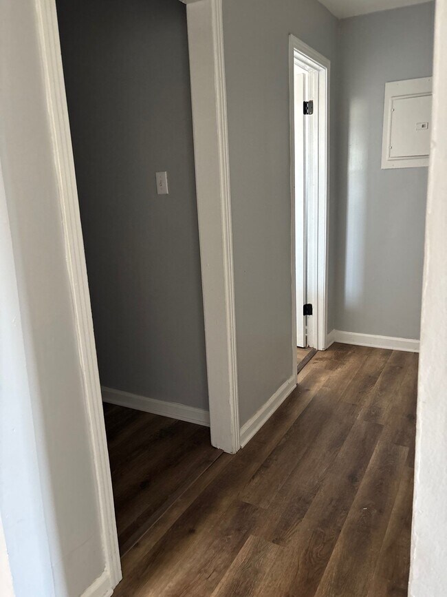 Building Photo - 131 E Jefferson St