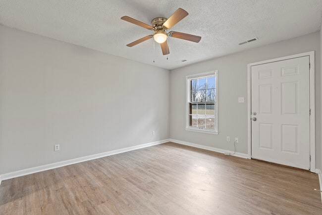 Building Photo - 2710 Cave Ave NW