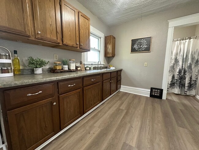 Building Photo - Renovated 3 bedroom house for rent in Waterloo