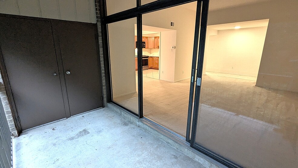 Building Photo - 1657 Parkcrest Cir