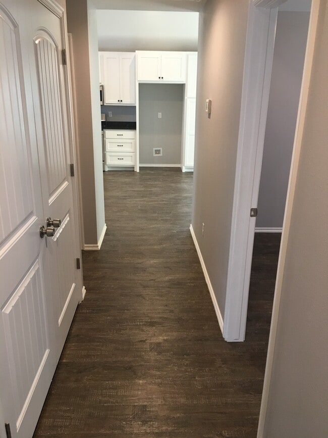 Building Photo - 102 W Speer Ave